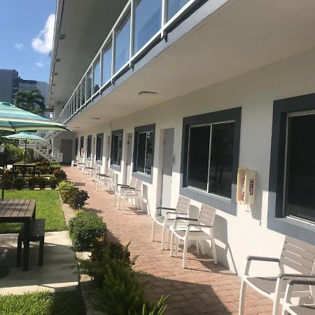 Wave Beach Vacation Rentals Pompano Beach Exterior photo