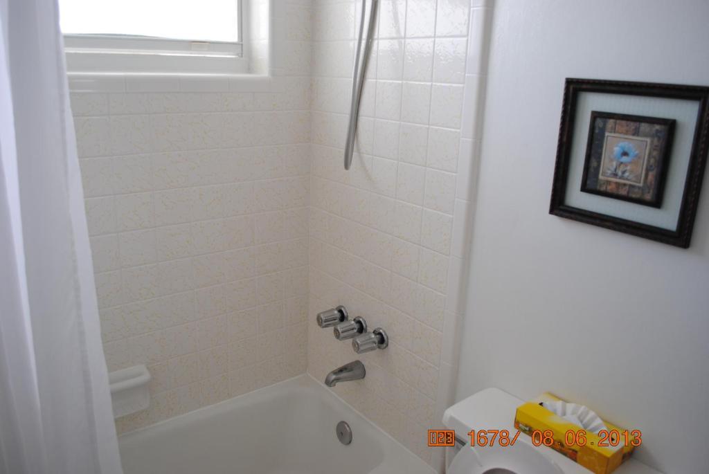 Wave Beach Vacation Rentals Pompano Beach Room photo